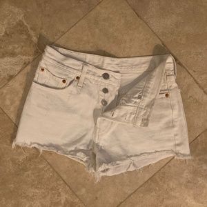 501 Levis white denim shorts